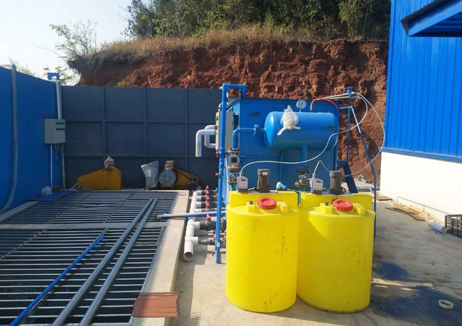 印染污水处理现场